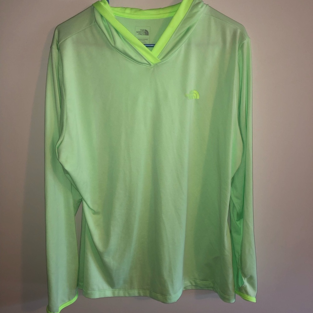 NEW women’s the north face hooded pullover athletic shirt